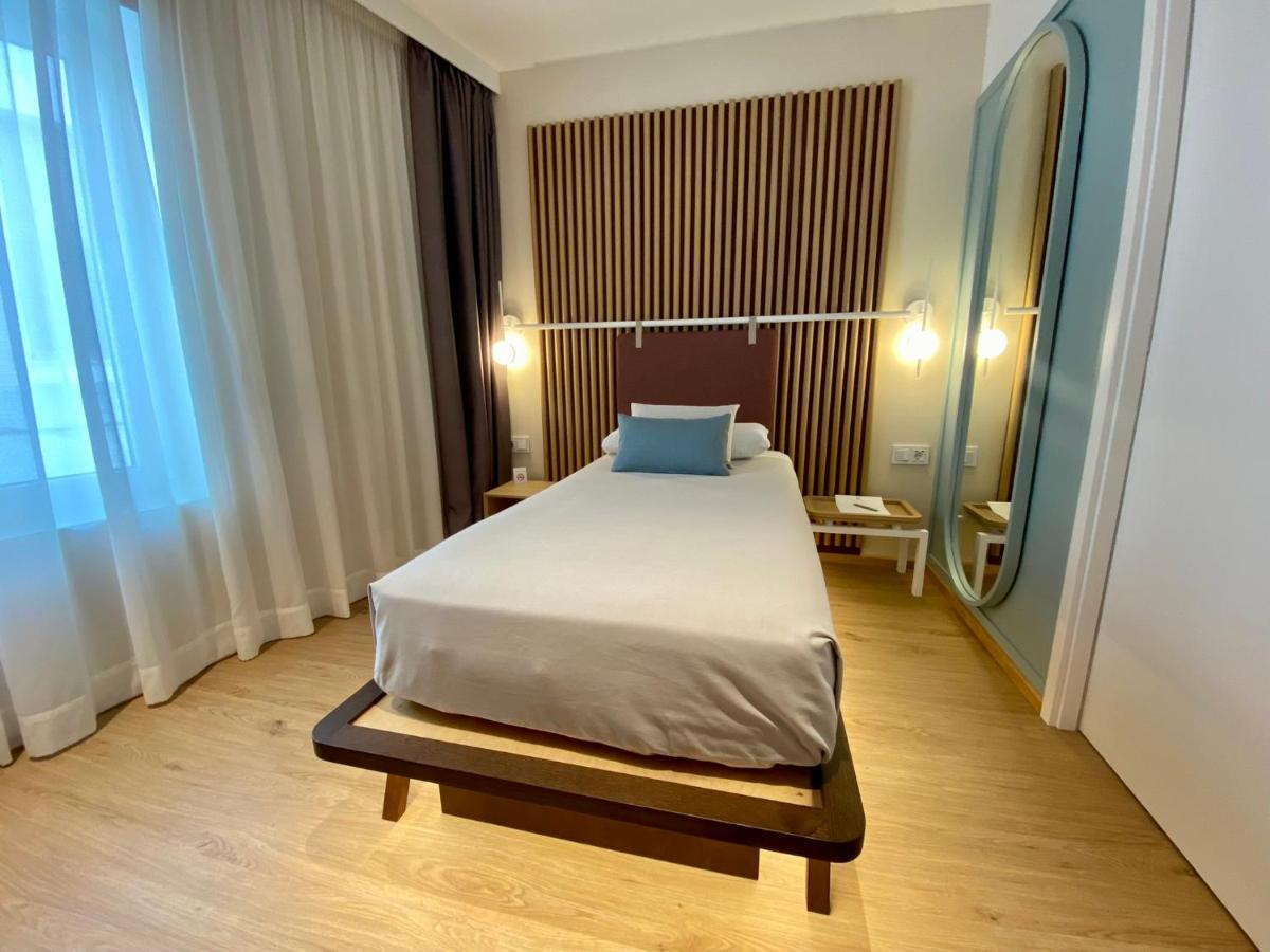 Hotel Leonor Conil Conil De La Frontera Dış mekan fotoğraf